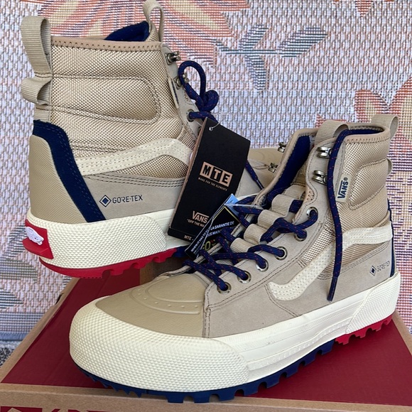Vans WMNS Sk8-Hi Gore-Tech
Taos Taupe
VN0A5111YUU
Boots - Picture 9 of 16